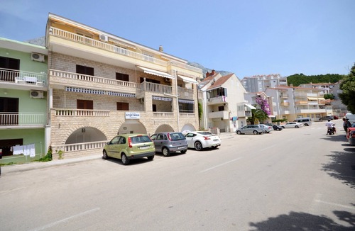 Istok Apartment | Apartments Pero (36191-A4) - Makarska
