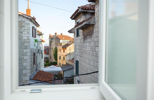 Split House | Apartments & Room Rollex