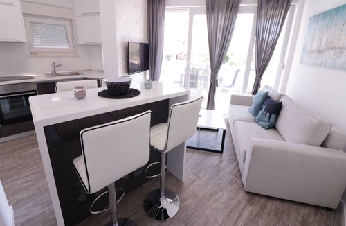 Zrce House | Apartments & Rooms Danivan Pool Villas