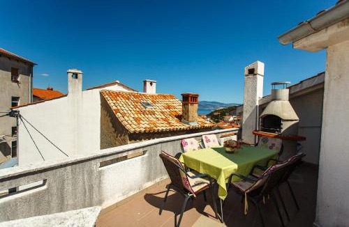 Vrbnik Apartment | Apartments & Rooms Iva