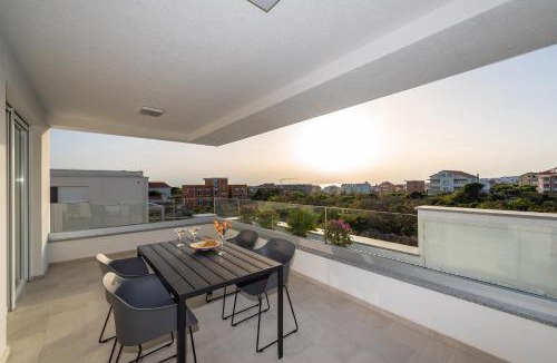 Zrce Apartment | Apartments & Rooms Pool Villas Maris