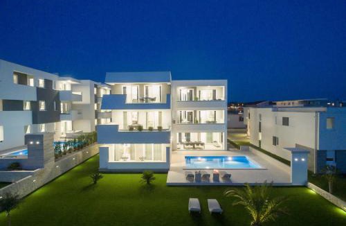 Zrce Apartment | Apartments & Rooms Pool Villas Maris B