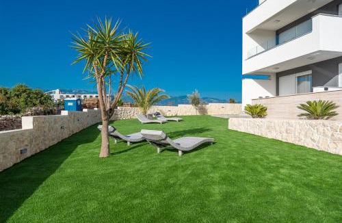 Zrce Apartment | Apartments & Rooms Pool Villas Maris B