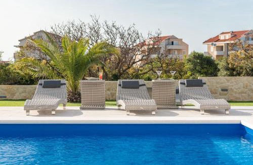 Zrce Apartment | Apartments & Rooms Pool Villas Maris B