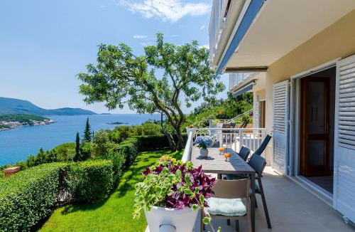Molunat Apartment | Apartments Sara
