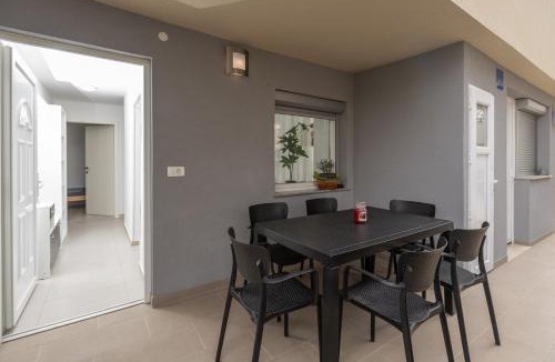 Basanija House | Apartments Sidro