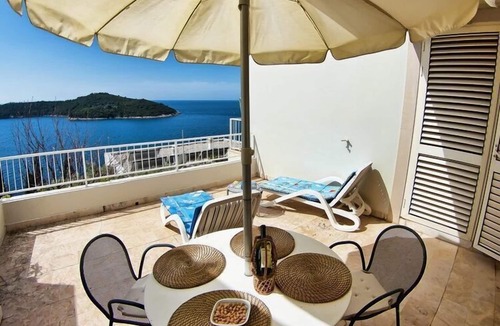 Dubrovnik Apartment | Apartments Sipa - Comfort Two Bedroom Apartment with Balcony and Sea View (Apartman B)