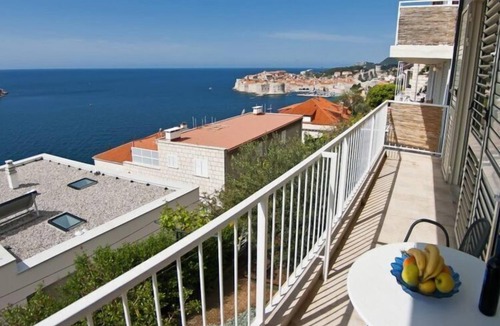 Dubrovnik Apartment | Apartments Sipa - Comfort Two Bedroom Apartment with Balcony and Sea View (Apartman B)