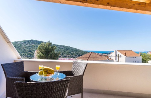 Zvekovica Apartment | Apartments Šmanjak - Comfort Studio with Balcony and City View
