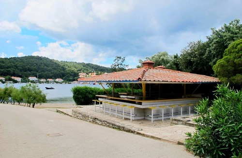 Cove Tri Zala (Zrnovo) Apartment | Apartments Snježana, (13077), Korcula, hr
