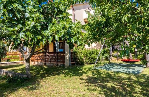 Njivice Apartment | Apartments Snjezana by El-Pi Tours