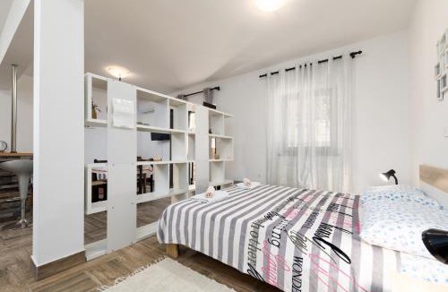 Njivice Apartment | Apartments Snjezana by El-Pi Tours