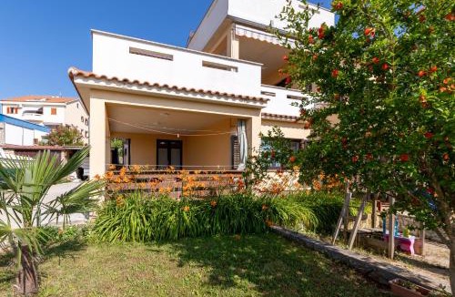 Njivice Apartment | Apartments Snjezana by El-Pi Tours