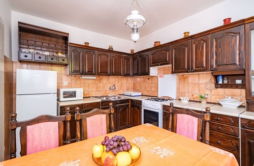 Gornji Kono Apartment | Apartments Stella - Three-Bedroom Apartment with Balcony and Terrace