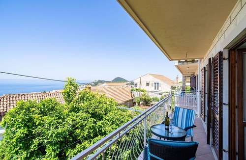 Gornji Kono Apartment | Apartments Stella - Three-Bedroom Apartment with Balcony and Terrace