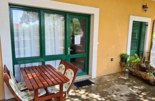 Nin Apartment | Apartments Stosa