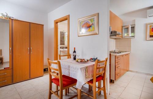 Bratus Apartment | Apartments Tolic