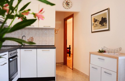 Pucisca Apartment | Apartments Tonka, (14490), Pucišca, hr