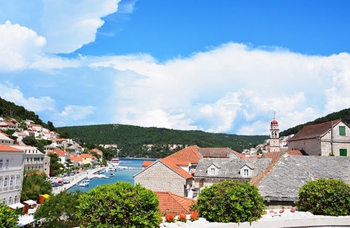 Pucisca Apartment | Apartments Tonka, (15099), Pucišca, hr