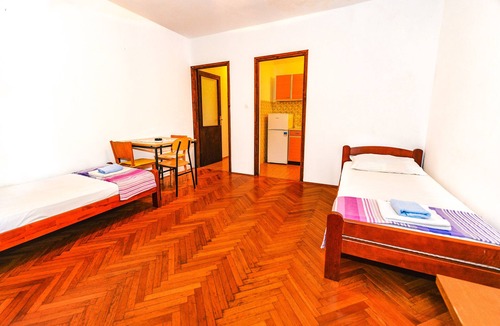 Zrce Apartment | Apartments URICA for max. 12 people near the center and beach