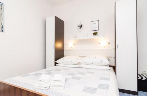 Okuklje Apartment | Apartments Vera - One-Bedroom Apartment with Terrace and Sea View Rea