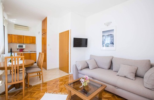 Molunat Apartment | Apartments Vidak - One Bedroom Apartment with Balcony and Sea View - (A4)