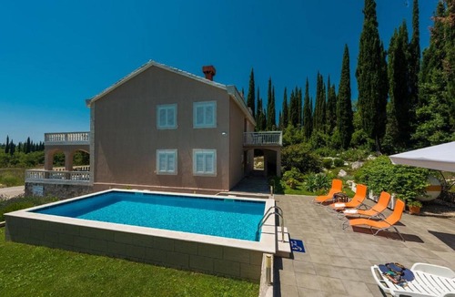 Cilipi Apartment | Apartments Villa Harmonia - One-Bedroom Apartment with Patio and Shared Pool