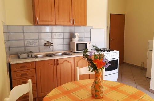Tribunj Apartment | Apartments Vinka No. 2 with sea view (2 min. from the beach)