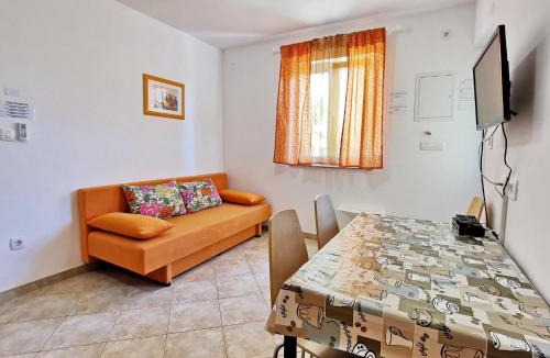 Cizici Apartment | Apartments with parking space Cizici, Krk - 22046