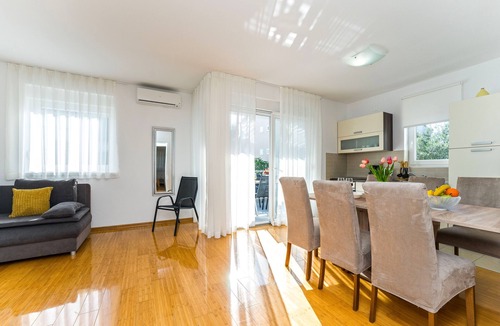 Novalja Apartment | Apartments with Pool and Balcony