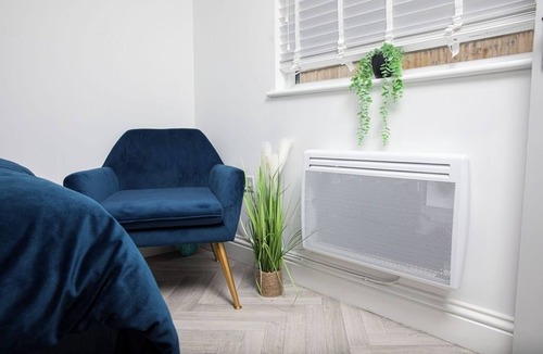 Cray Valley West Apartment | ApartmentSleeps2-Patio-Parking-Petsok-Orpington