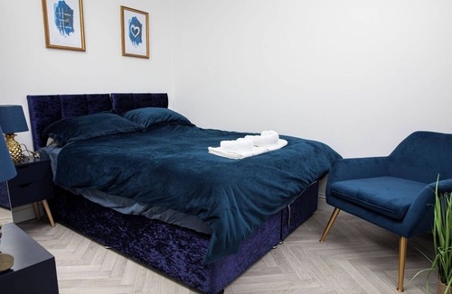 Cray Valley West Apartment | ApartmentSleeps2-Patio-Parking-Petsok-Orpington