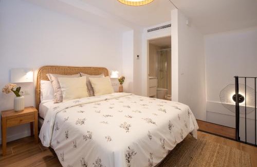 Penya-roja Apartment | ApartUP Opera Loft Love
