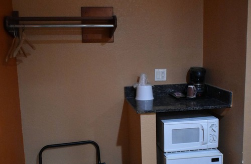 Modesto Hotel | Apex Inn