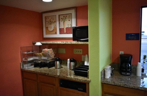 Modesto Hotel | Apex Inn