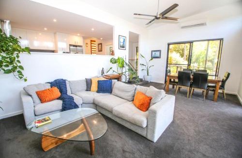 Bright House | Apex Villa