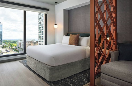 Southmoor Park Hotel | Apiary Hotel Belleview Station