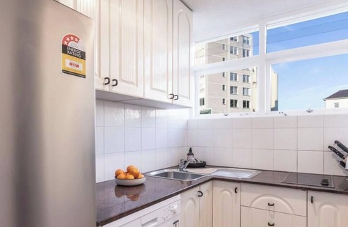 Elizabeth Bay Apartment | Apmnt With Parking, Balcony, Pool & Harbour Views