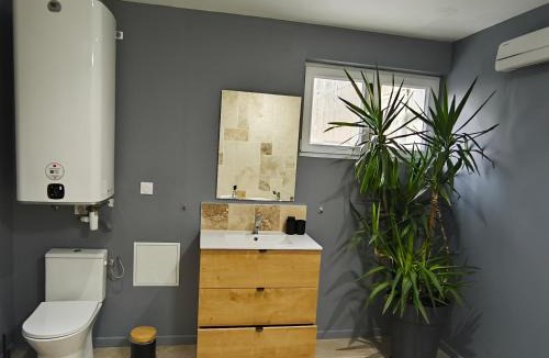 Vianne House | Apocalypse Love Room