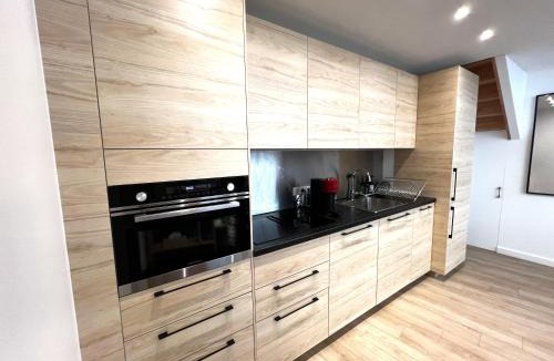 Montparnasse Apartment | Apollinaire Luxury Loft - AC - Ideal Location - Peaceful