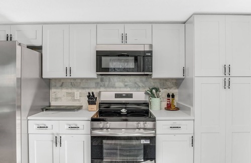Apollo Beach House | Apollo Beach House w/Poolside bar + Fun Amenities