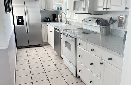 Apollo Beach Condo | Apollo Beach waterfront condo with pool.