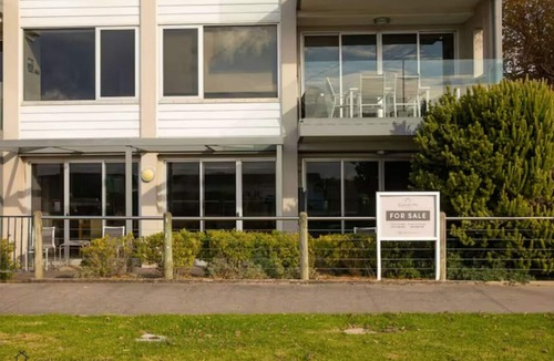 Apollo Bay Apartment | Apollo Blue Oceanview Unit -1B Free WIFI