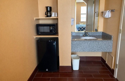 Fairfield Hotel | Apollo Lodge and RV Park