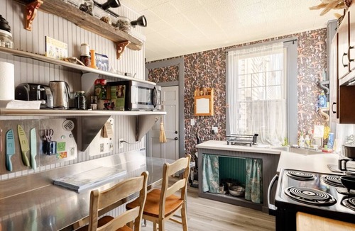 Mansion Hill House | Apothecarium: Cottage for Creativity and Vibing.