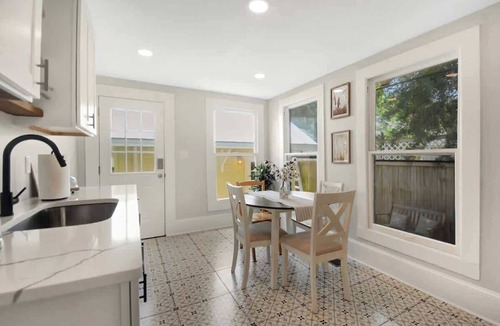 Downtown Historic District Apartment | Apothecary - Upper Unit Downtown 2BR