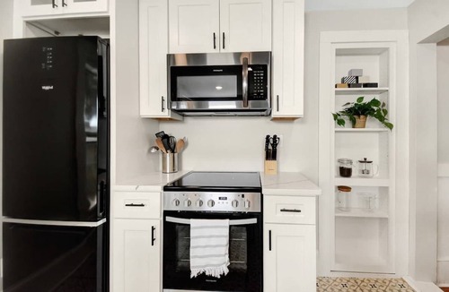 Downtown Historic District Apartment | Apothecary - Upper Unit Downtown 2BR