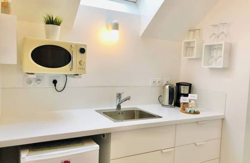 Lons-le-Saunier Apartment | App* 2/3 pers "Nuage" ☁️ Air-conditioned with garden