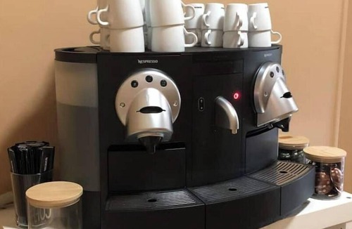 Lons-le-Saunier Apartment | App* 2/4 people "Pop" 🌈 ☀️ Air-conditioned with garden