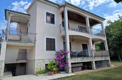 Buici Apartment | App Poesia in Kadumi